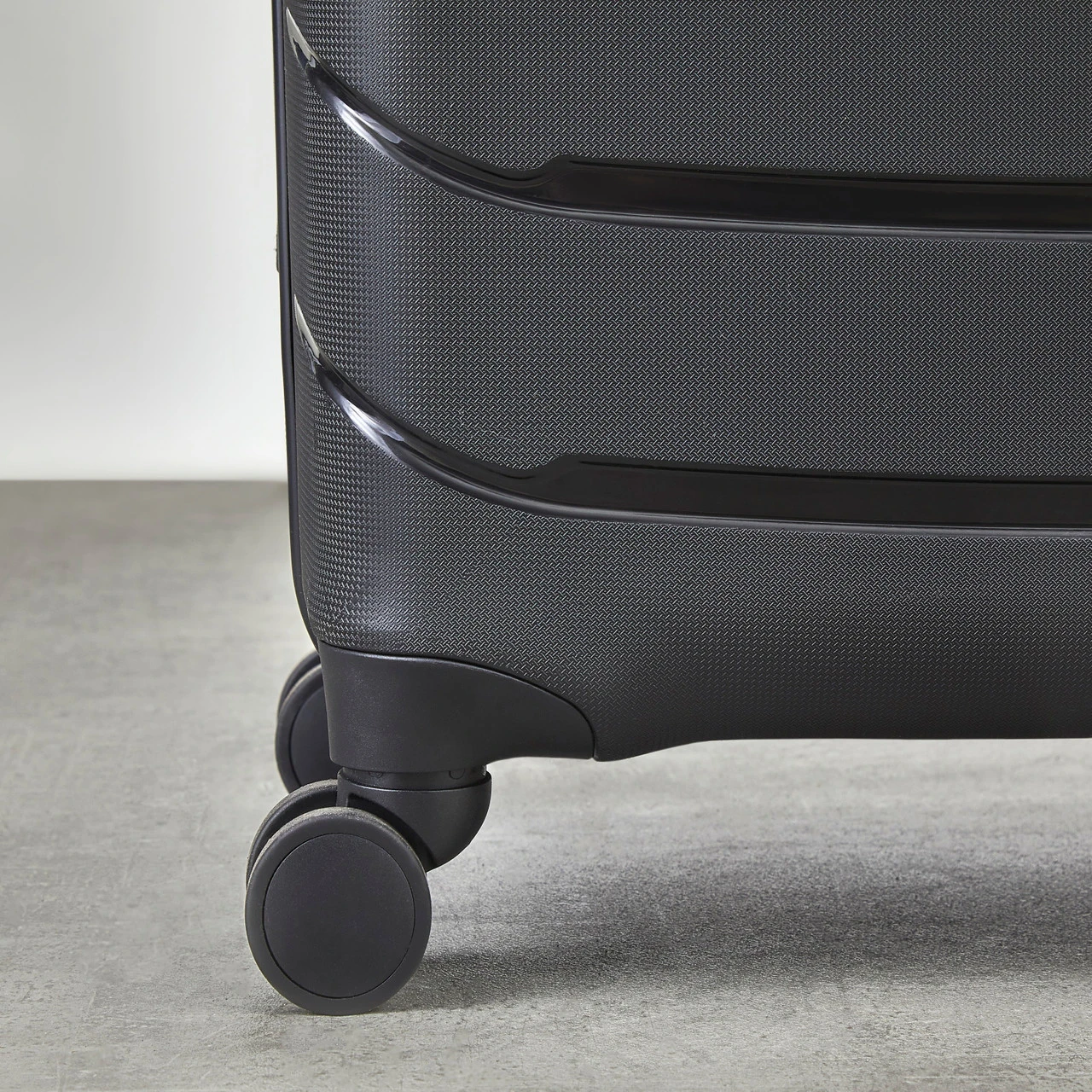 Rock Prime 4 Wheel Exp Cabin Suitcase - 56cm 5 Rock Prime 4 Wheel Exp Cabin Suitcase - 56cm - Image 5