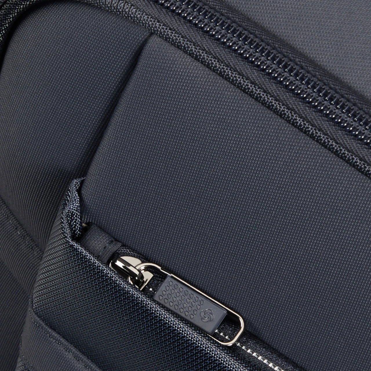 Samsonite Airea 4 Wheel Expandable Large Suitcase - 78cm 10 Samsonite Airea 4 Wheel Expandable Large Suitcase - 78cm - Image 10