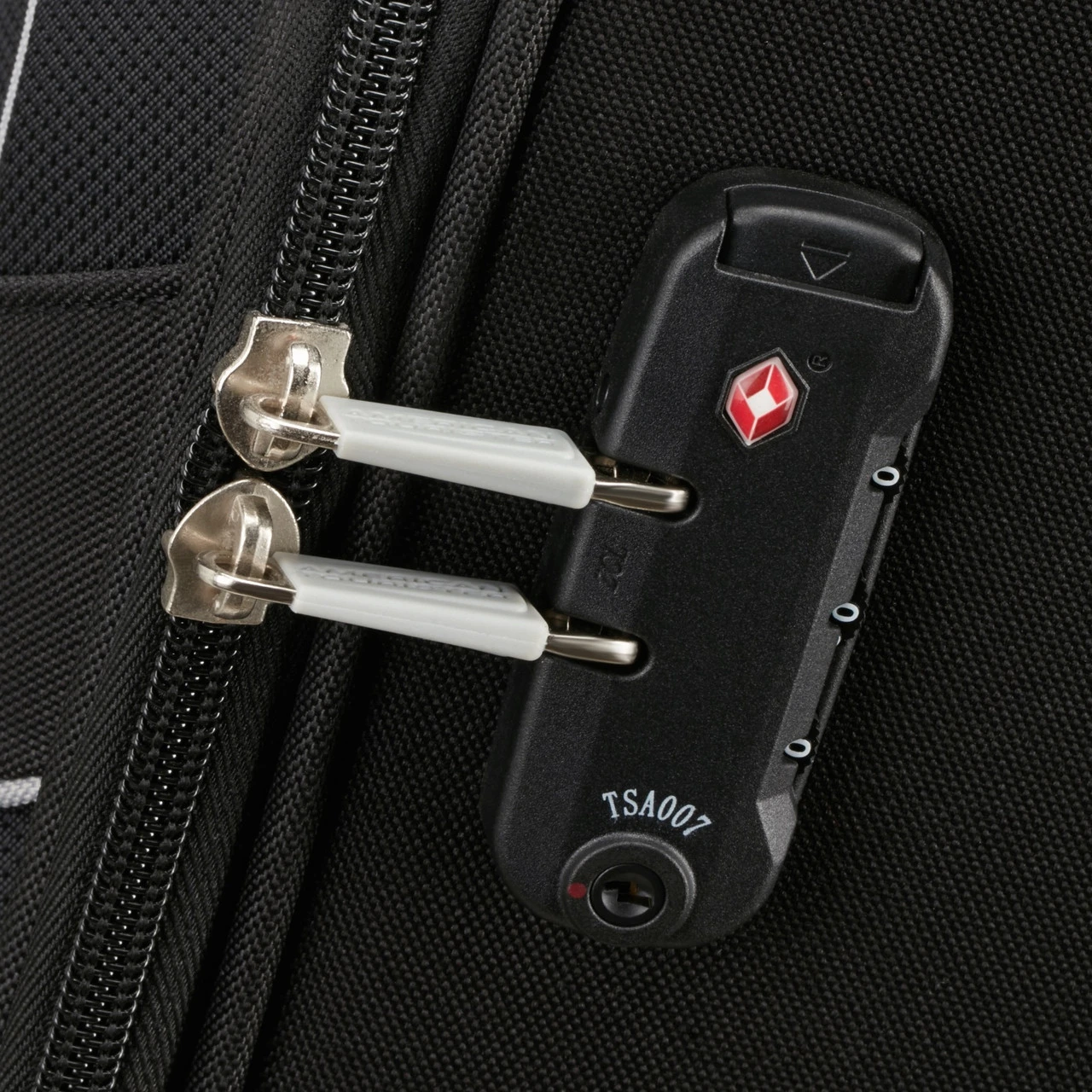 American Tourister Holiday Heat 4 Wheel Suitcase - 67cm 6 American Tourister Holiday Heat 4 Wheel Suitcase - 67cm - Image 6