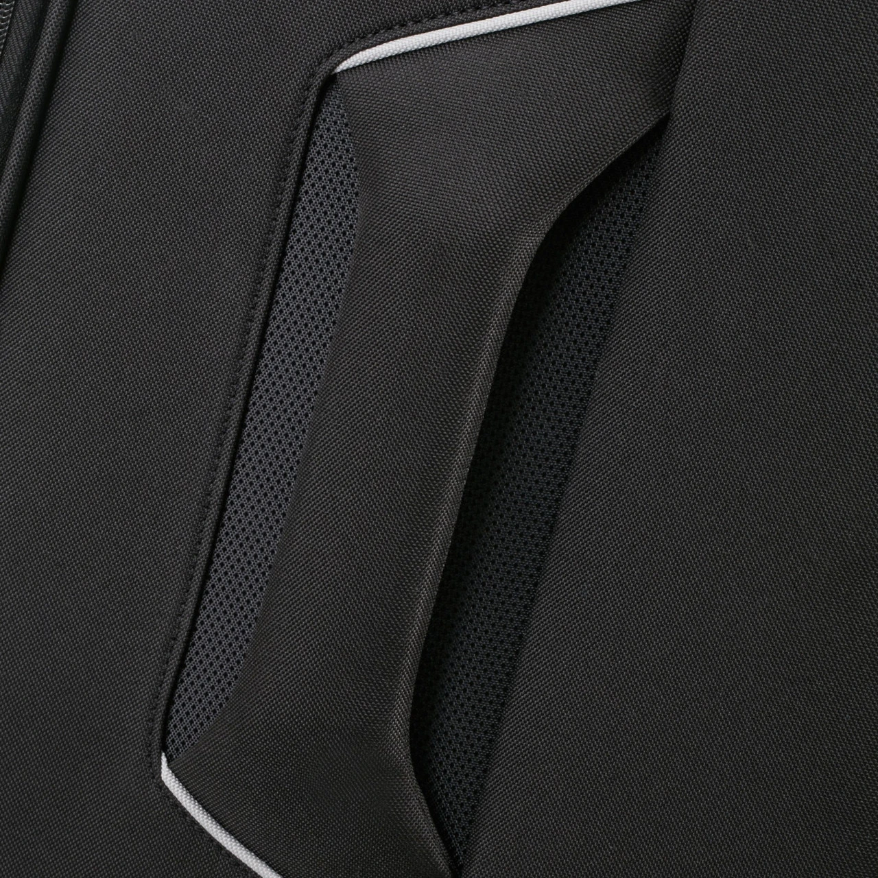 American Tourister Holiday Heat 4 Wheel Suitcase - 67cm 8 American Tourister Holiday Heat 4 Wheel Suitcase - 67cm - Image 8